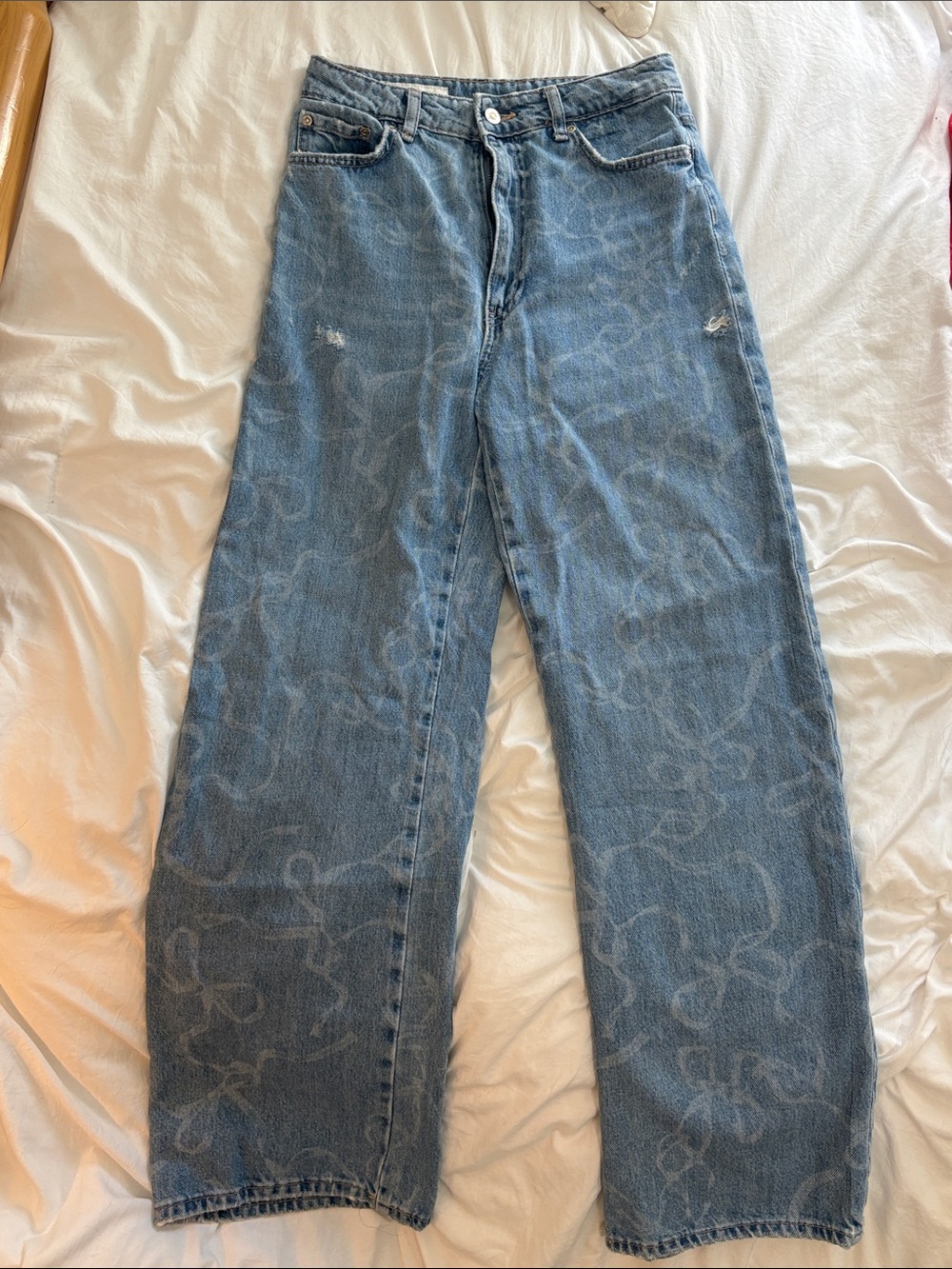 Zara Blue Relaxed Wide-Leg Jeans with Subtle Scribble Wash